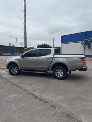 MITSUBISHI L200 TRITON 2.4 16V TURBO DIESEL SPORT HPE TOP CD 4P 4X4 AUTOMÁTICO MITSUBISHI L200 TRITON 2.4 16V TURBO DIESEL SPORT HPE TOP CD 4P 4X4 AUTOMÁTICO
